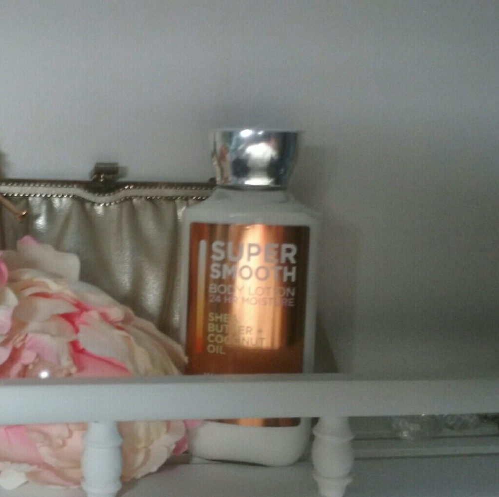 Bath and body works super smooth lotion